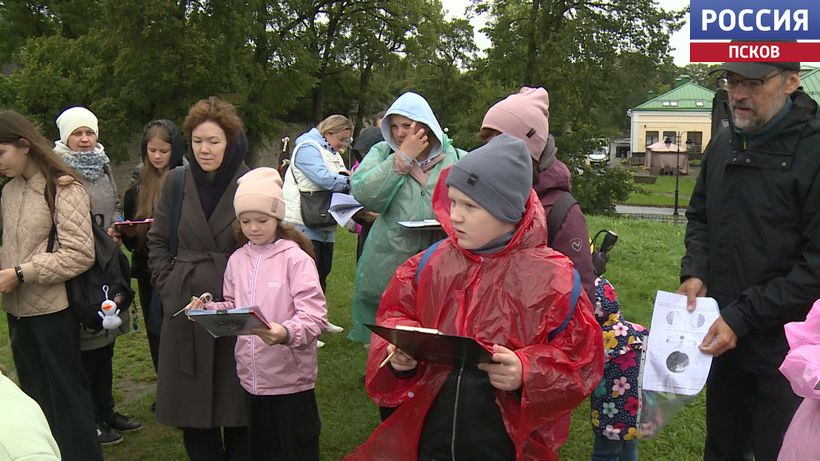 Освоить компас и совершить путешествие во времени. В Пскове стартовала новая образовательная программа для школьников