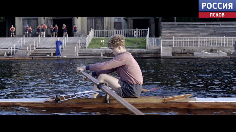 В кинотеатрах страны продолжается показ фильма "Первый на Олимпе", созданный при поддержке телеканала "Россия". Новости Пскова и Псковской области. Вести-Псков Продолжается показ ленты про олимпийского чемпиона. Как оценили картину псковские гребцы?