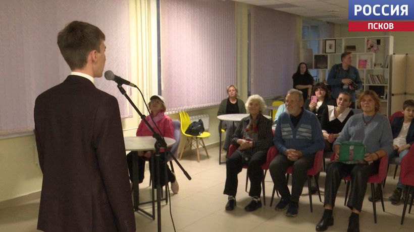 Вечер, посвященный русскому поэту и писателю Сергею Есенину, прошел в Пскове. Новости Пскова и Псковской области. Вести-Псков В Пскове состоялся вечер памяти Сергея Есенина: клуб "Зеркало" собрал поклонников