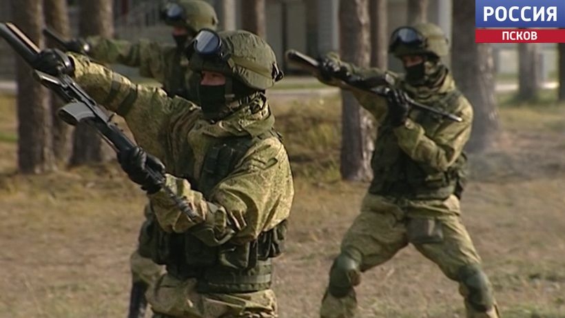 День подразделений специального назначения Вооруженных Сил России отмечается сегодня. Новости Пскова и Псковской области. Вести-Псков Народный артист России Владимир Машков поздравил псковских спецназовцев с профессиональным праздником