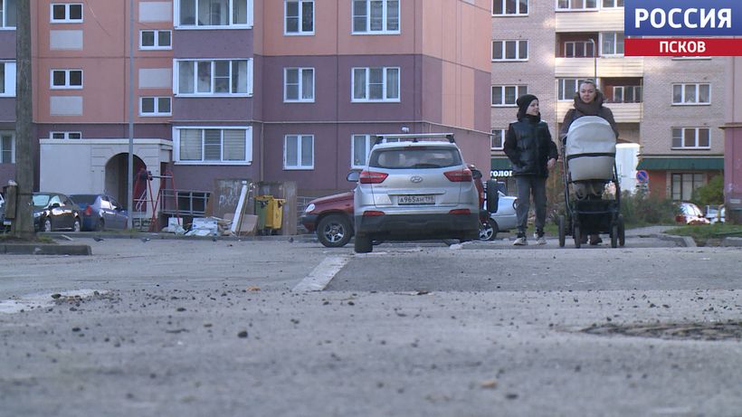 Ремонт дорожного проезда между домами №1 и №9 по улице Алтаева проинспектировала в ходе рабочего выезда депутат Псковской городской Думы по 13-му округу Галина Неваленная. Новости Пскова и Псковской области. Вести-Псков Сделали, как хотели местные жители. Что изменилось в псковских дворах на улице Алтаева?