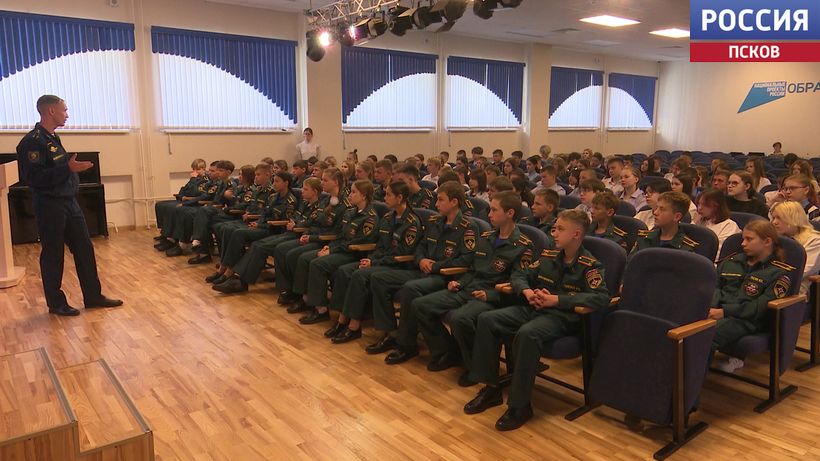 В псковской гимназии №29 почтили память жертв Беслана и обсудили борьбу с терроризмом