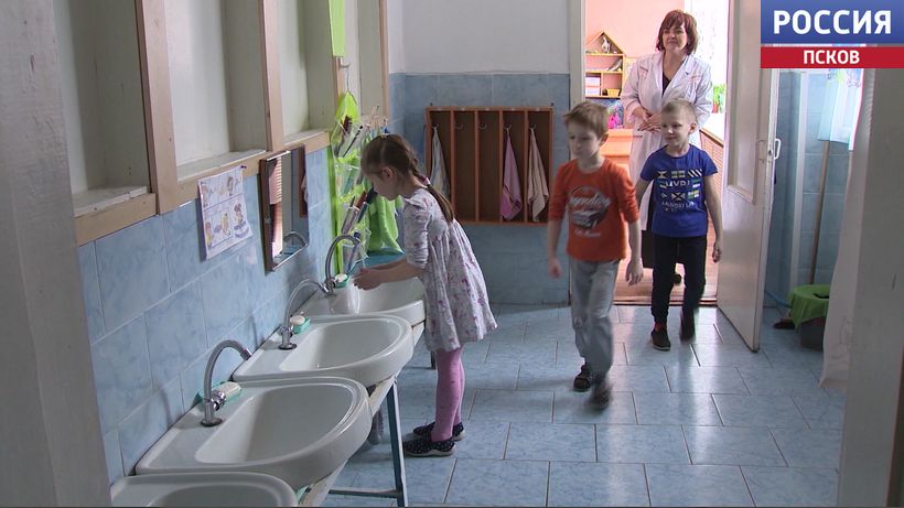 В Псковской области растет число заболевших энтеровирусом, особенно среди детей