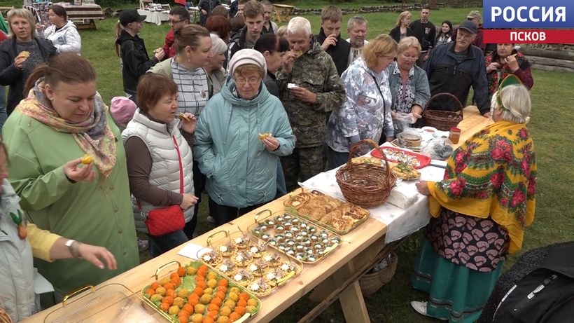 Королева стола. Международный фестиваль печеной картошки прошел в нацпарке "Себежский"