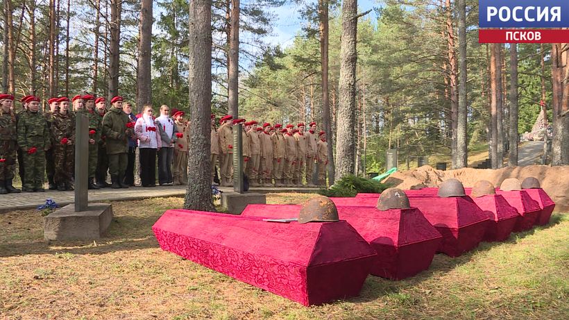 В деревне Турки-Перевоз перезахоронили останки солдат, погибших при освобождении Невельского района