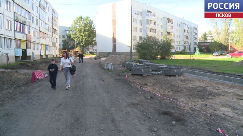 Новые парковочные места и троутары. На улице Алтаева начался ремонт дворов