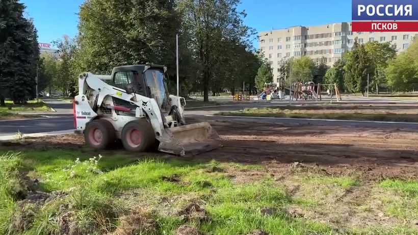 В Пскове продолжается реконструкция сквера на Рижском проспекте