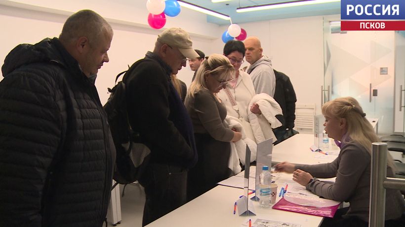 В Пскове прошла осенняя ярмарка трудоустройства. Что предлагали соискателям?