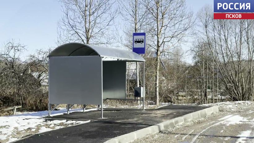 Прокуратура проверила обращение многодетной матери по поводу отсутствия автобусных остановок в Дновском районе