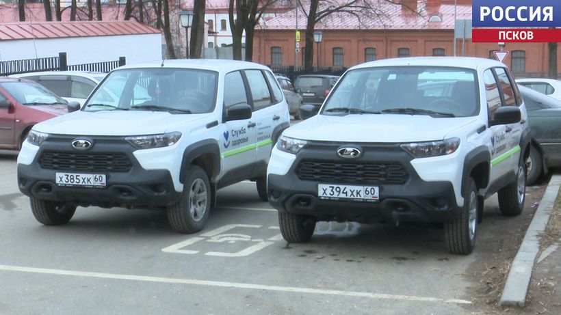 Автомобили отечественного производства поступили в медучреждения Псковской области