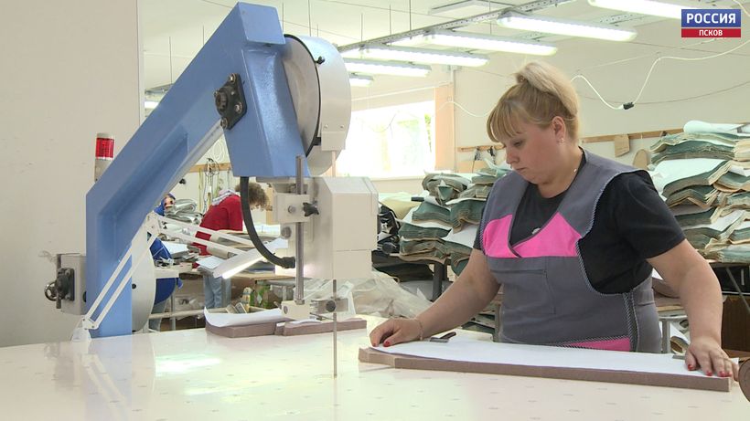 Куда отправляется продукция Островской швейной фабрики, и что помогает развиваться несмотря на санкции? 