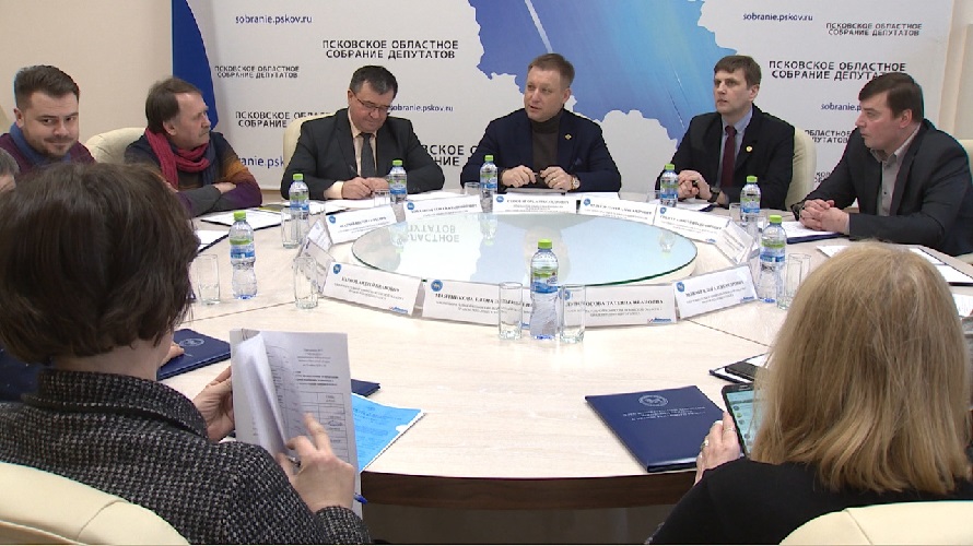 За поправки в Конституцию россияне будут голосовать «пакетно».