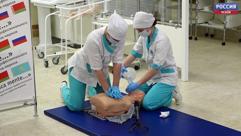 Студенты Великолукского медколледжа заняли второе место в международном конкурсе профмастерства