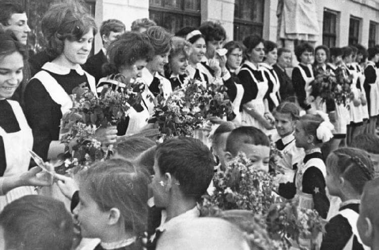 Сквозь время. Школьники 1970-х годов. Выпуск 18.05.20